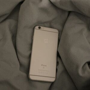 Apple iPhone in Sleek Gray (S)